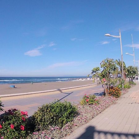 Spacious 1 Bedroom Apartment, Beach Front, Torrox Costa Экстерьер фото