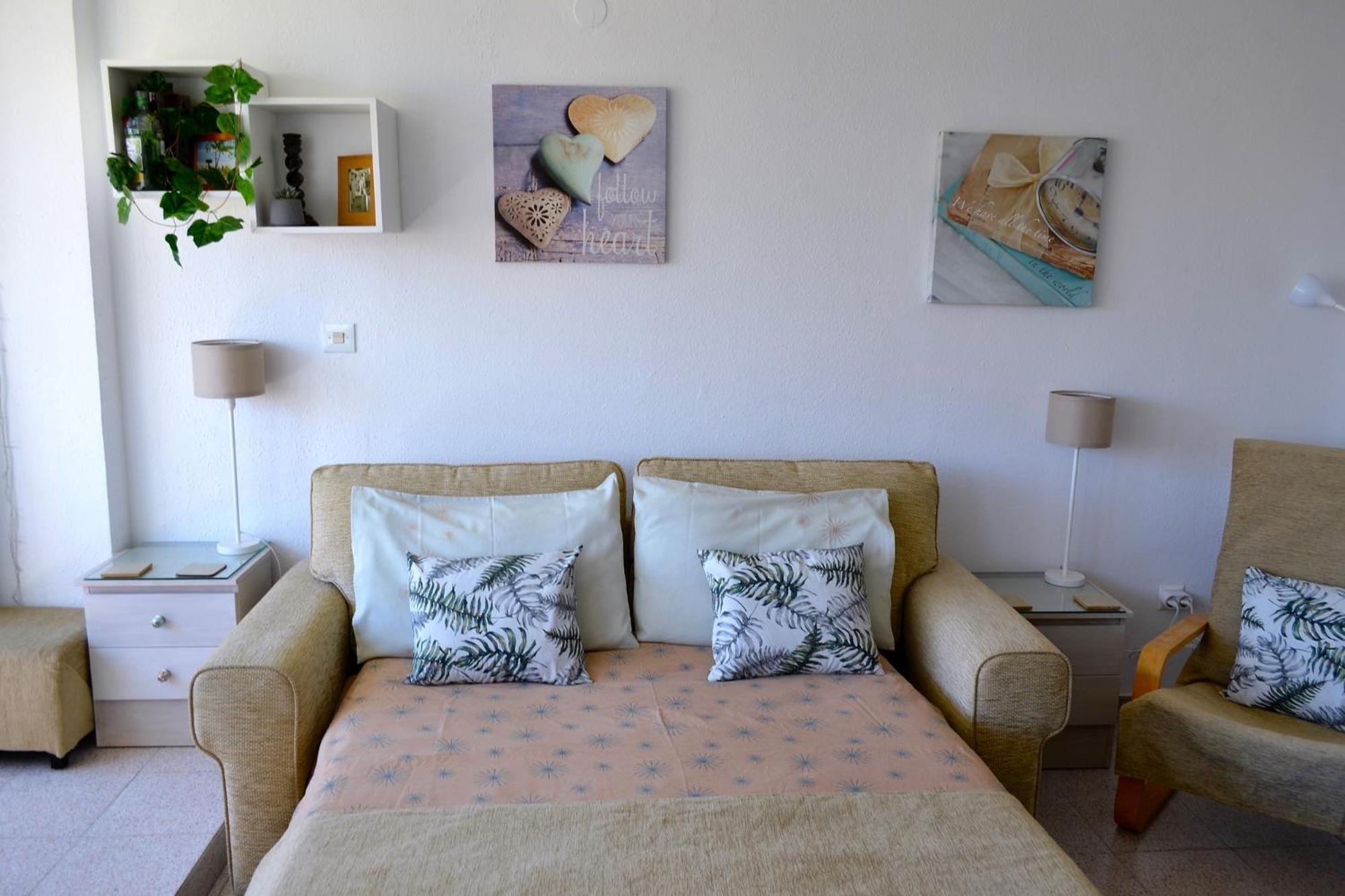 Spacious 1 Bedroom Apartment, Beach Front, Torrox Costa Экстерьер фото