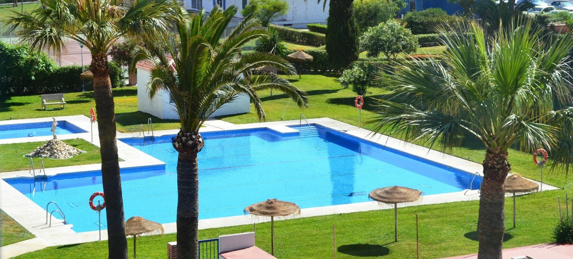 Spacious 1 Bedroom Apartment, Beach Front, Torrox Costa Экстерьер фото