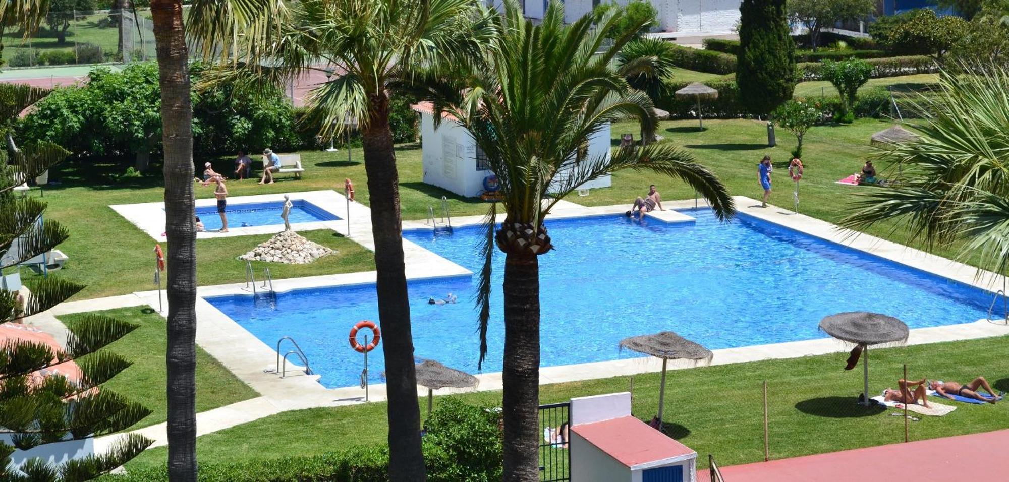 Spacious 1 Bedroom Apartment, Beach Front, Torrox Costa Экстерьер фото