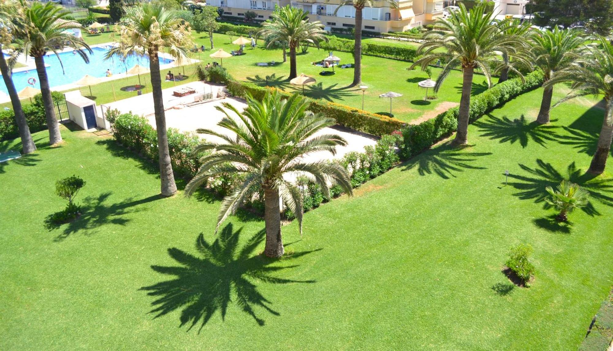 Spacious 1 Bedroom Apartment, Beach Front, Torrox Costa Экстерьер фото
