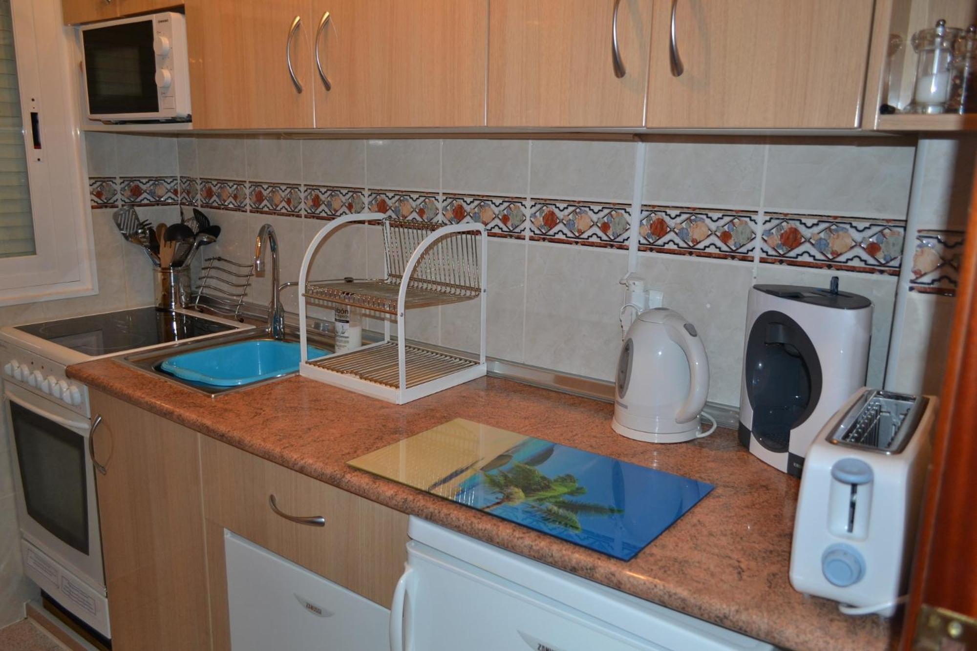 Spacious 1 Bedroom Apartment, Beach Front, Torrox Costa Экстерьер фото