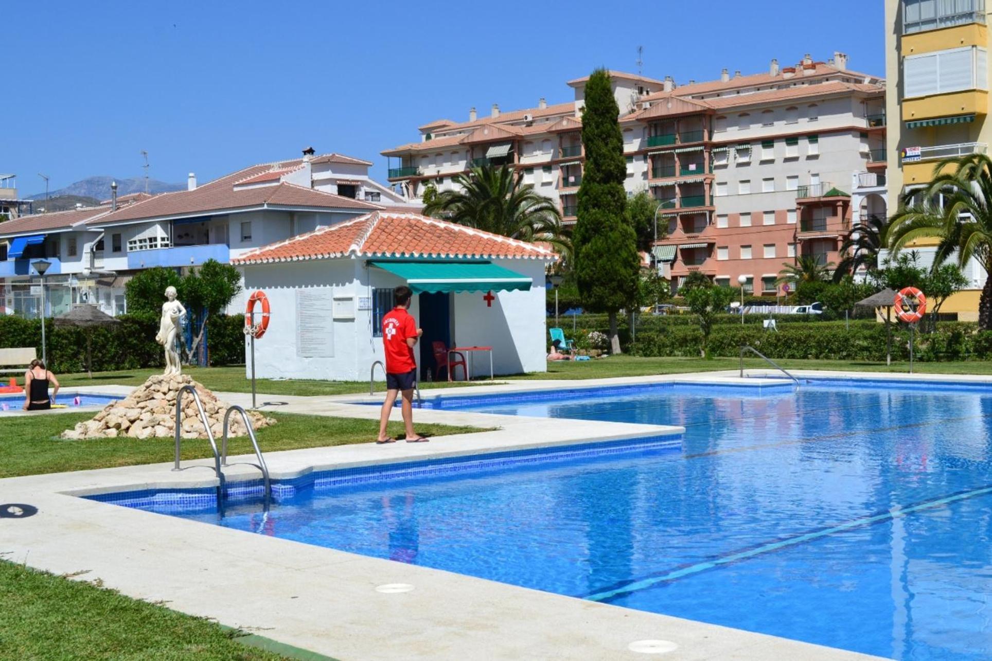 Spacious 1 Bedroom Apartment, Beach Front, Torrox Costa Экстерьер фото