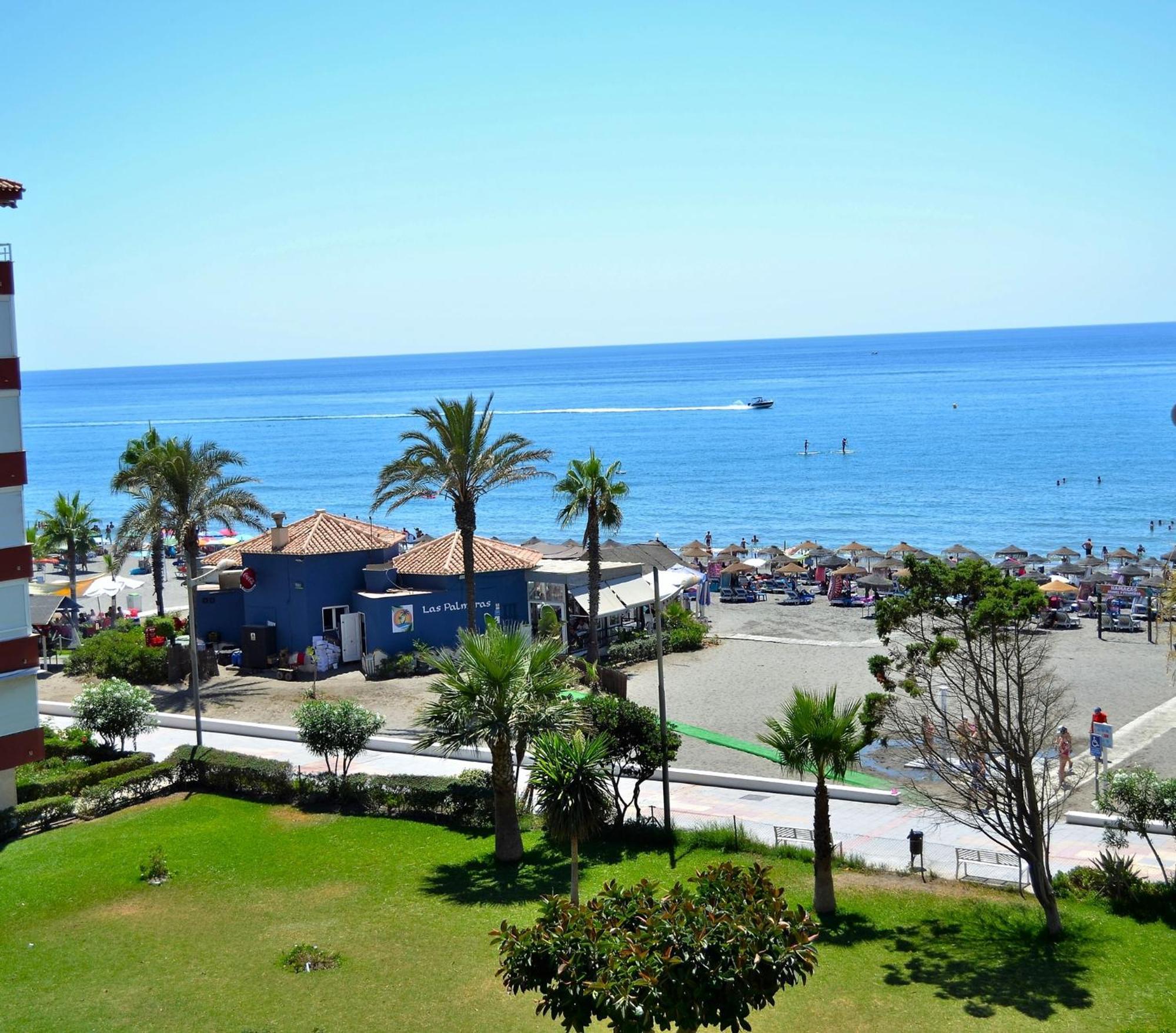 Spacious 1 Bedroom Apartment, Beach Front, Torrox Costa Экстерьер фото