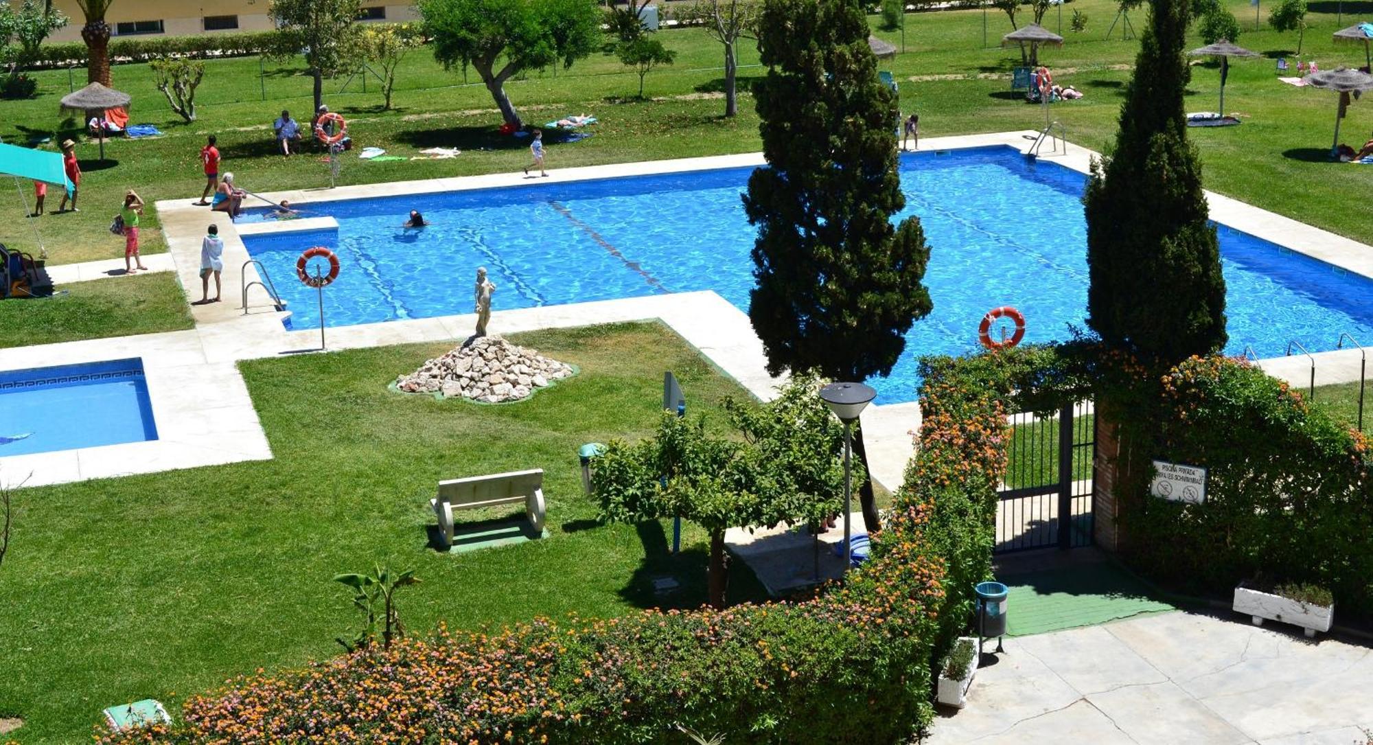Spacious 1 Bedroom Apartment, Beach Front, Torrox Costa Экстерьер фото