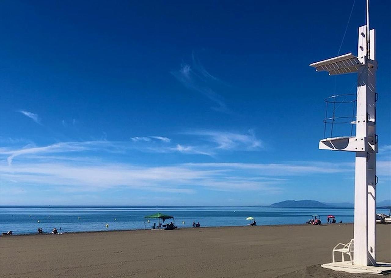 Spacious 1 Bedroom Apartment, Beach Front, Torrox Costa Экстерьер фото