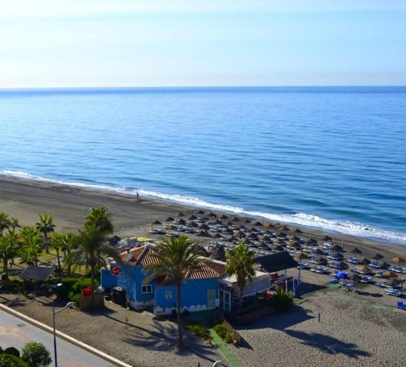 Spacious 1 Bedroom Apartment, Beach Front, Torrox Costa Экстерьер фото